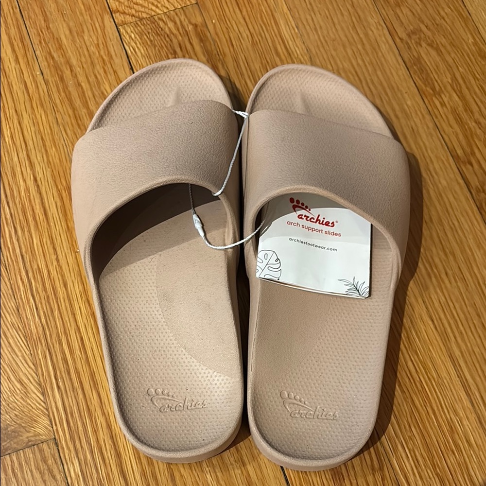 Archie’s Women's Sandals in Tan - Sz 7